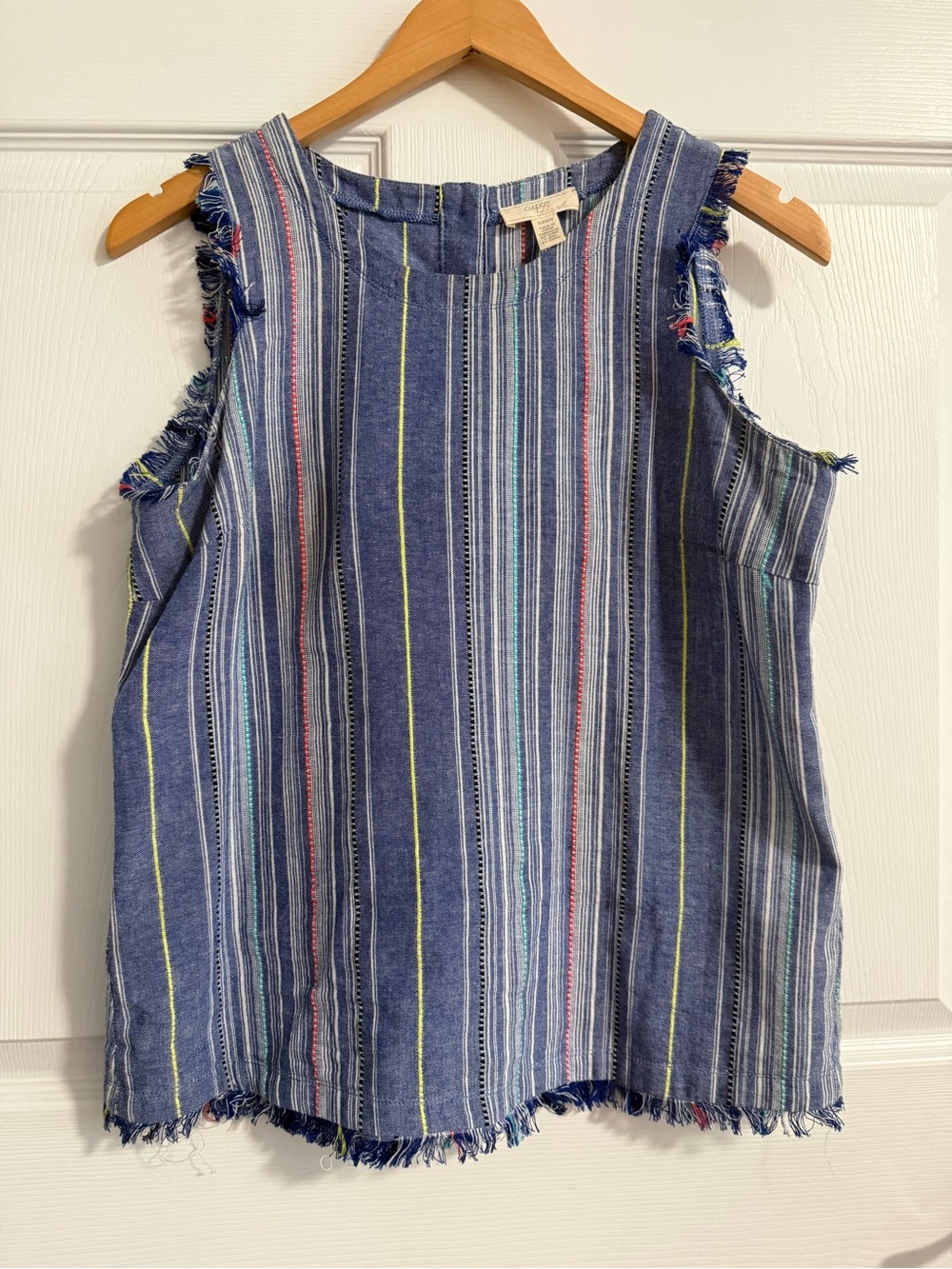 Women’s Boho Style 100% cotton knit top with fringe on sleeves & hem. Sz Small